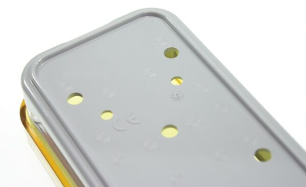 Contenitori/tray Steriplastik per sterilizzare le ottiche completo di supporti in silicone, dettaglio fondo cod. LDS142 e LDS143
