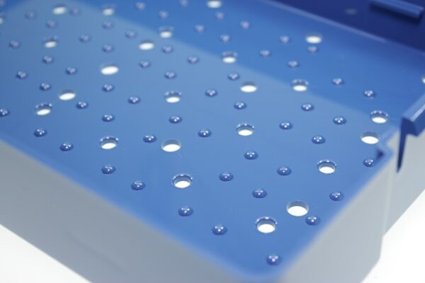 Contenitori/tray Steriplastik per sterilizzare strumenti, con tappeto in silicone, dettaglio fondo codice LDS141