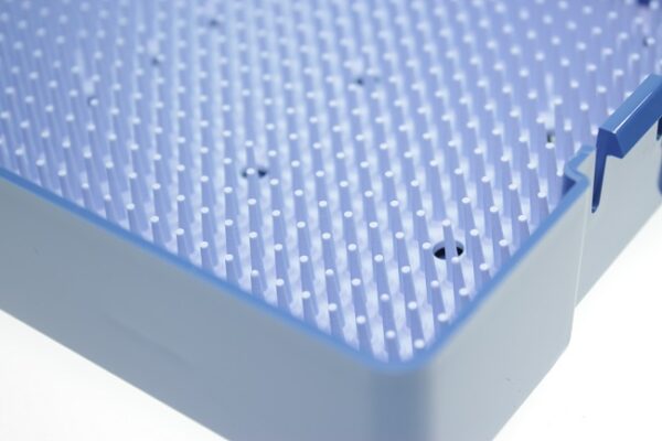Contenitori/tray Steriplastik per sterilizzare strumenti, con tappeto in silicone, dettaglio codice LDS141