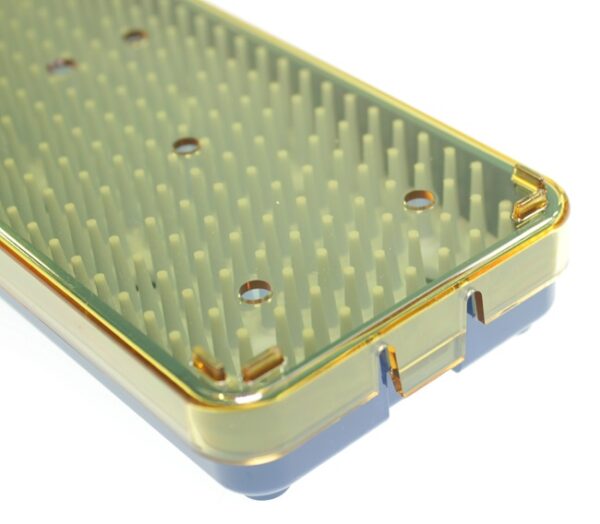 Contenitori/tray Steriplastik per sterilizzare strumenti, con tappeto in silicone, dettaglio chiusura codice LDS140
