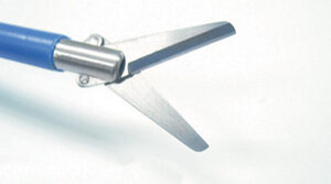Dettaglio forbice con punta retta monouso per laparoscopia cod. IMS337A