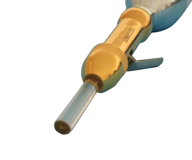 Punta dermatologica innestata su dispositivo Cryoalfa LUX