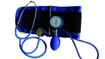 Sfigmomanometro manometro misurazione pressione con stetoscopio